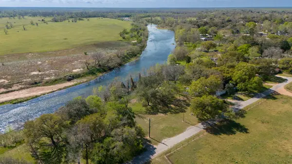 160 Burford Street, Columbus, TX 78934