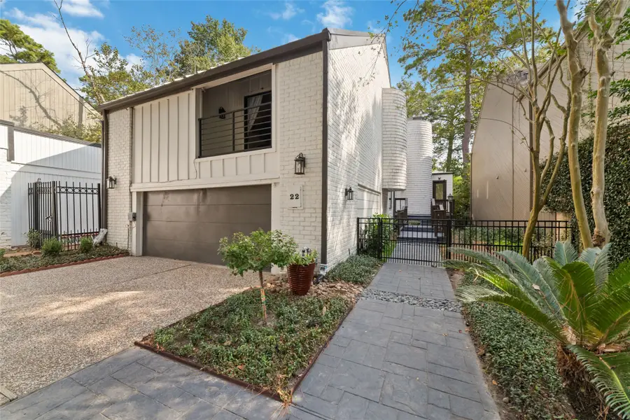 22 Sugarberry Circle, Houston, TX 77024 - Image #3