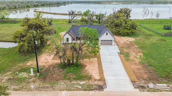 250 Pony Trail, Angleton, TX 77515