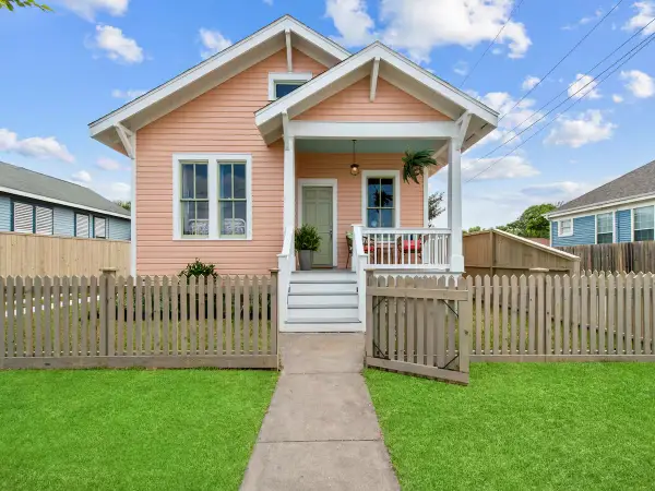 2601 37th Street, Galveston, TX 77550
