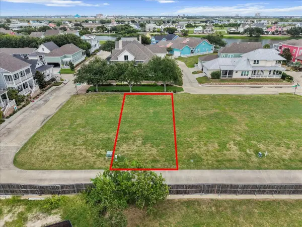3 Meridian Way, Galveston, TX 77554