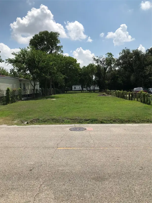 7138 Dallas Street, Baytown, TX 77521