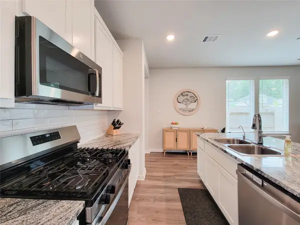 2818 Bluebonnet Ridge Drive, Conroe, TX 77304