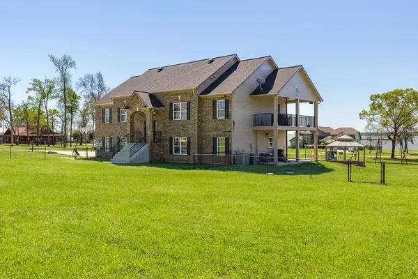 264 Falcon Point, Onalaska, TX 77360
