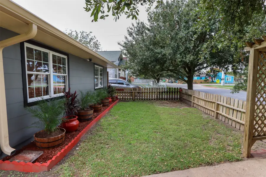 5217 Avenue N 1/2, Galveston, TX 77551 - #2