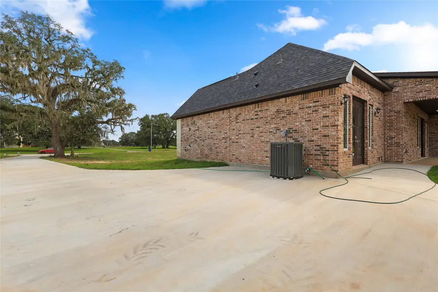 1720 Flintlock Court, Angleton, TX 77515 - #3