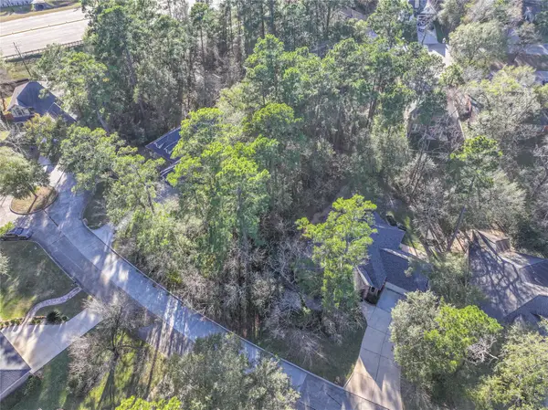 80 Summers Wind Street, Conroe, TX 77356