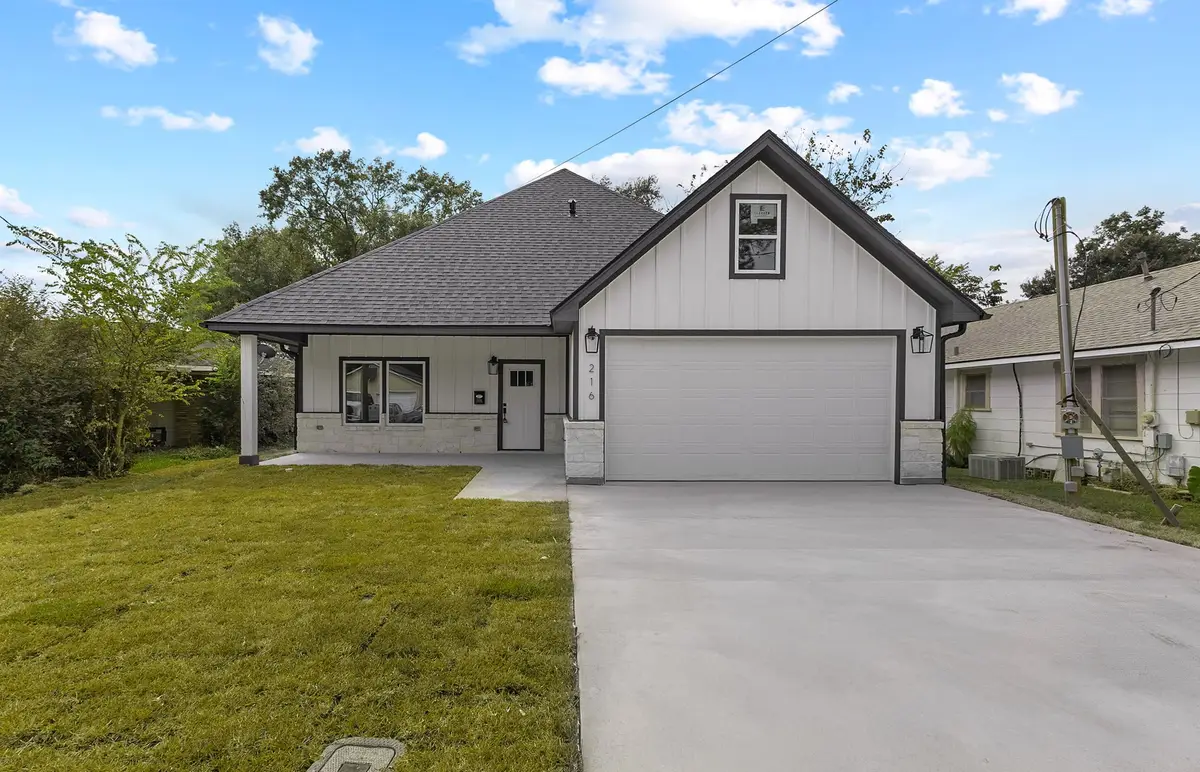 214 S 14th 1/2 St, Nederland, TX 77627 - Image #1