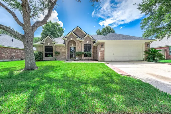 2215 Manchester Lane, Pearland, TX 77581