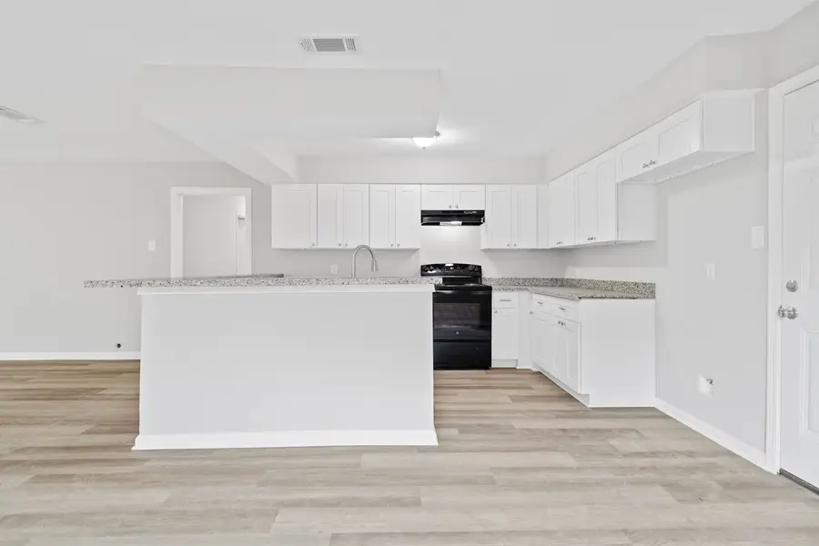 125 Bastrop Street, Angleton, TX 77515 - Image #2