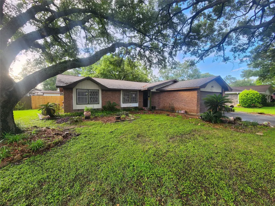 3009 Del Monte Avenue, Bay City, TX 77414 - #2