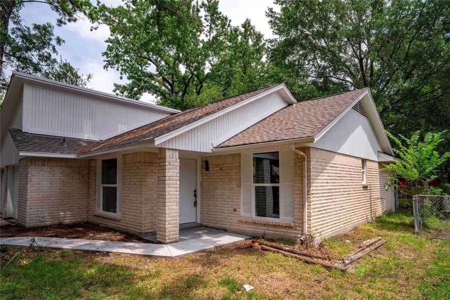 9214 Woodland Oaks Drive, Houston, TX 77040 - Image #2