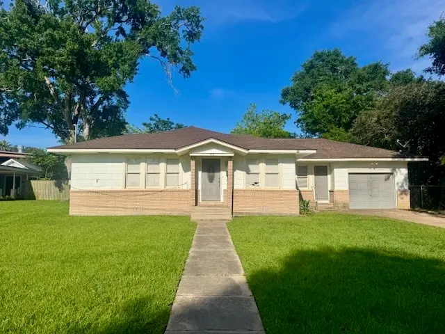 913 Fowlkes Street, Sealy, TX 77474 - #1