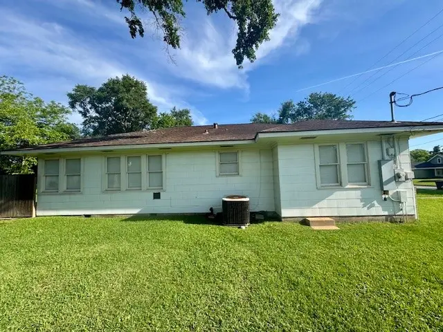 913 Fowlkes Street, Sealy, TX 77474 - #3