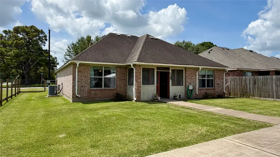 396 Newcom Lane, Sealy, TX 77474 - #2