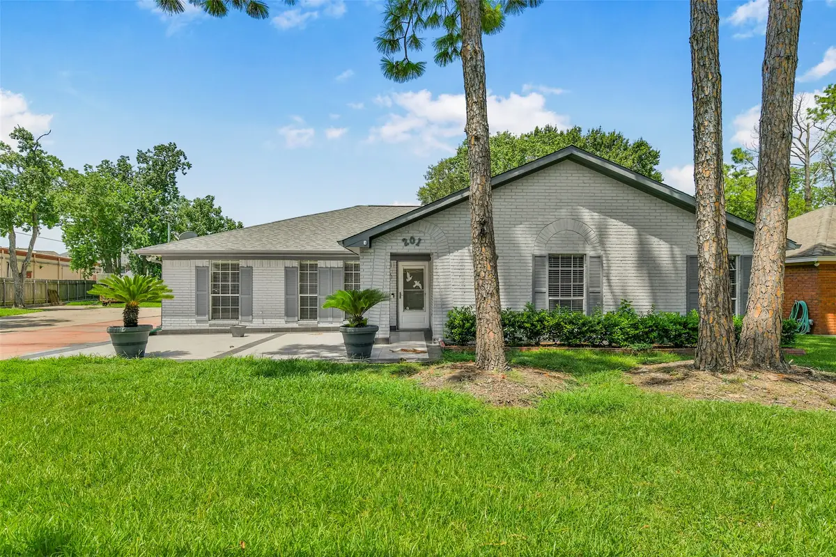 201 Amber Lane, League City, TX 77573 - #1