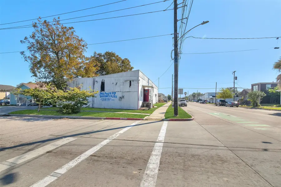1202 Mary Moody Northen Boulevard, Galveston, TX 77551 - Image #2