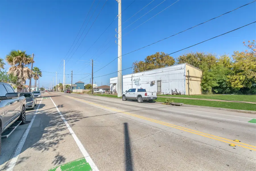 1202 Mary Moody Northen Boulevard, Galveston, TX 77551 - Image #3
