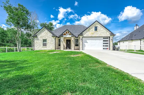 8032 Short Rd Road, Needville, TX 77461