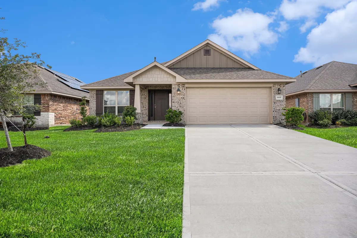 4401 East Bayou Maison Circle, Dickinson, TX 77539 - Image #1