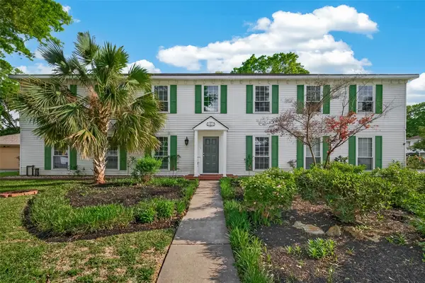 302 Hickory Ridge Drive, El Lago, TX 77586