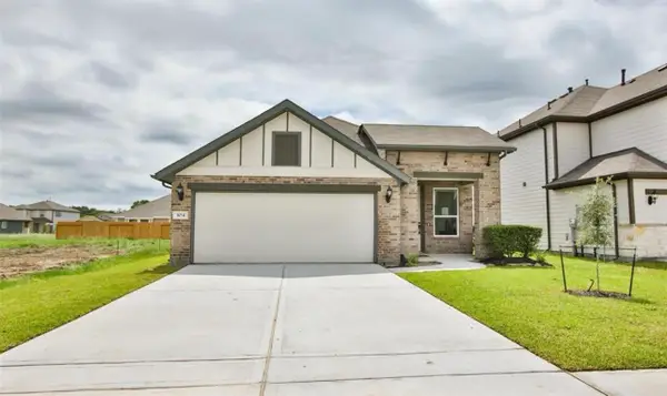 104 Lisa Marie Drive, Angleton, TX 77515