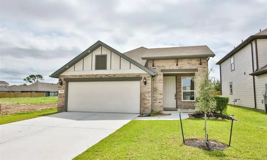 104 Lisa Marie Drive, Angleton, TX 77515 - Image #2