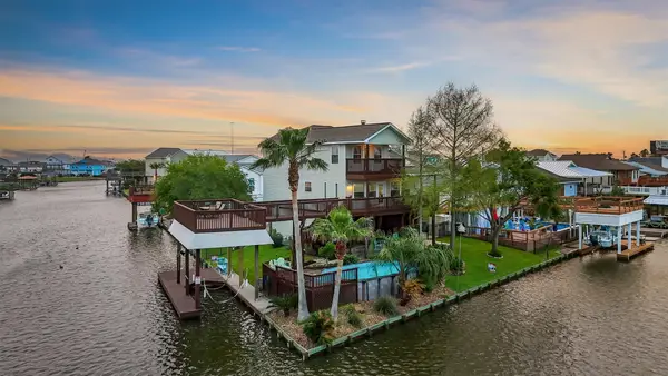 9 S Sandpiper Street, La Marque, TX 77568