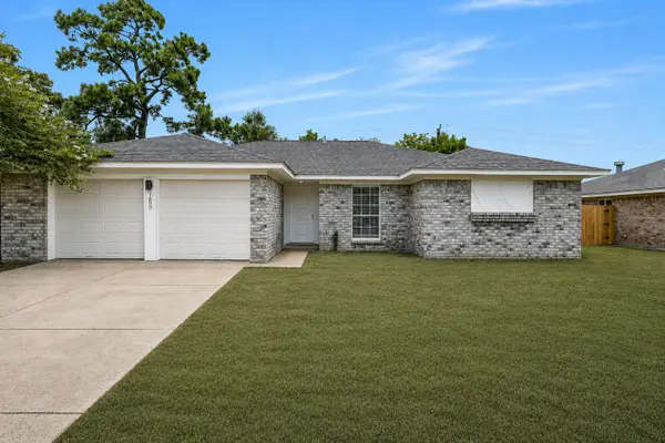 1600 Broken Arrow Street, Baytown, TX 77521