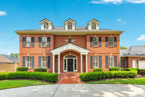 133 Dewberry Drive, Lake Jackson, TX 77566