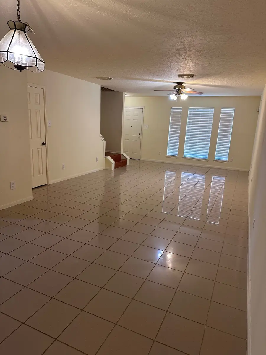 5815 SE Red River Drive, Dickinson, TX 77539 - Image #2