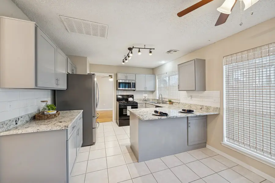 4012 Hazelwood Drive, Pearland, TX 77584 - Image #2