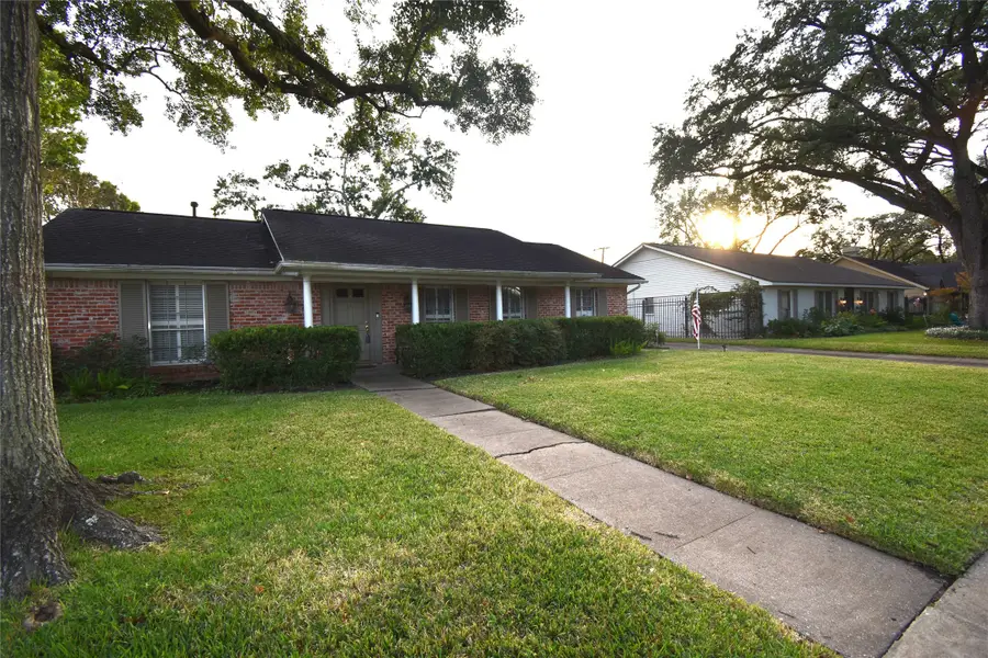 8011 Meadowvale Drive, Houston, TX 77063 - Image #2