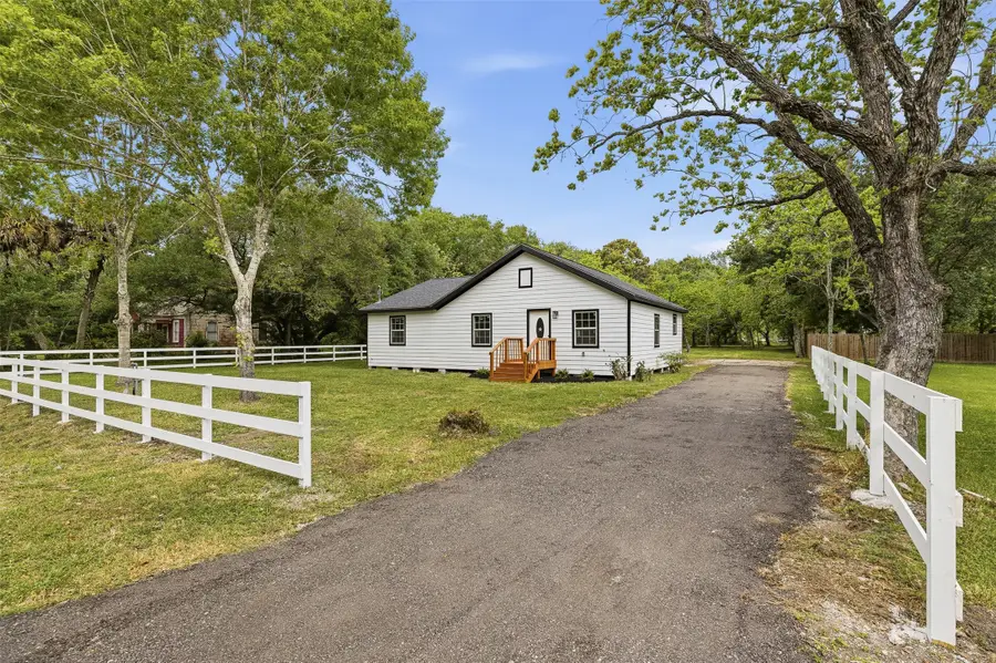 8414 Schiro Road, Hitchcock, TX 77563 - #2