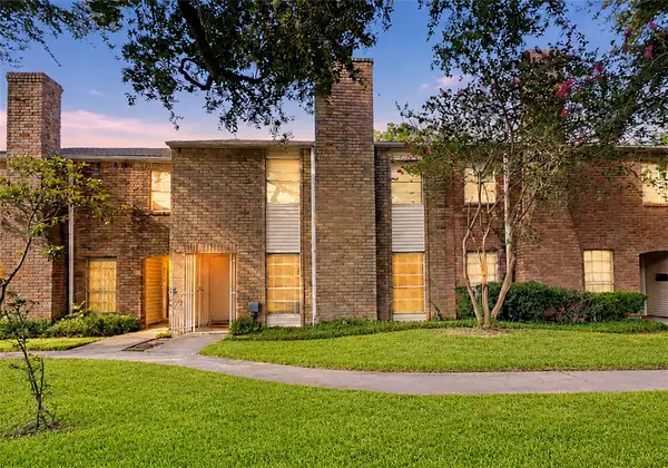 8714 Wilcrest Drive #8714, Houston, TX 77099