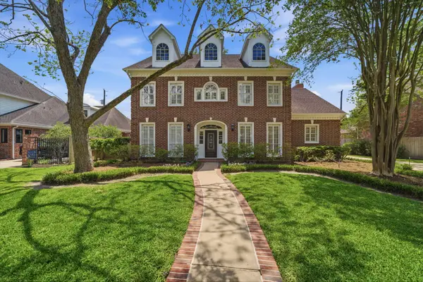3 Martin Lane, Spring Valley Village, TX 77055