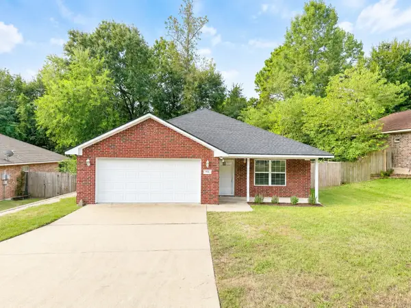 322 Green Leaf Street, Huntsville, TX 77340