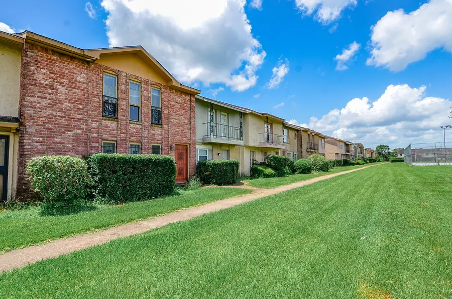7047 Chasewood Drive, Stafford Missouri City, TX 77489 - #2