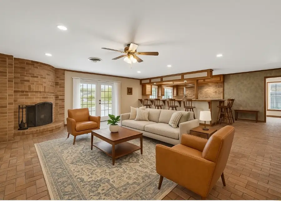 8105 Miller Drive, Hitchcock, TX 77563 - Image #2