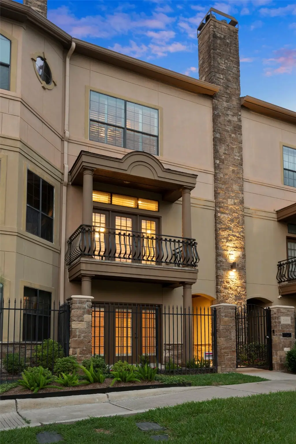 2403 Commonwealth Street, Houston, TX 77006 - Image #1