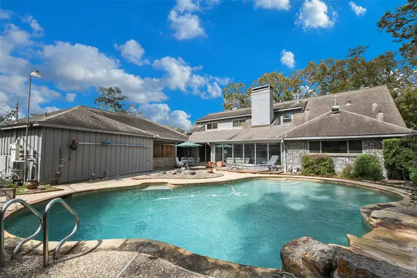 1123 Candlelight Lane, Houston, TX 77018