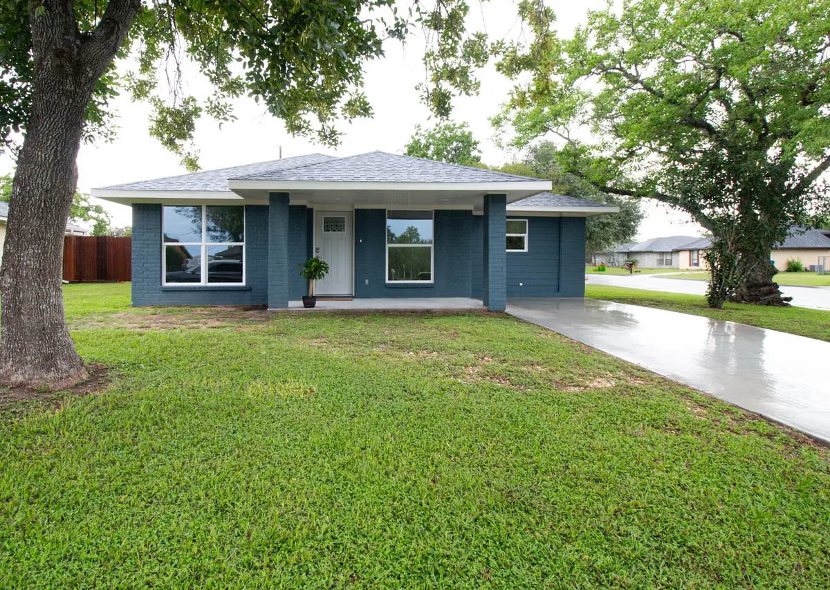 1017 Glen Lake Court, Eagle Lake, TX 77434 - Image #1