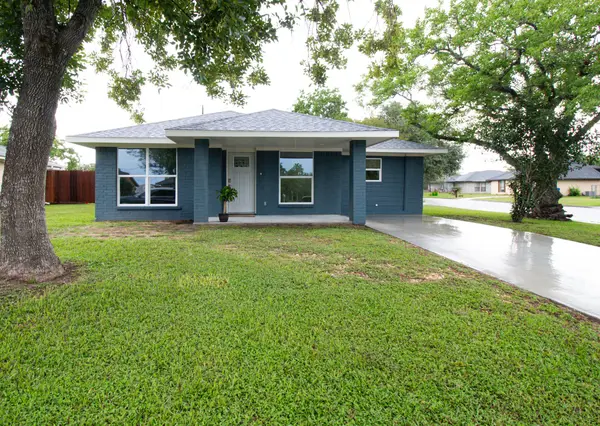 1017 Glen Lake Court, Eagle Lake, TX 77434