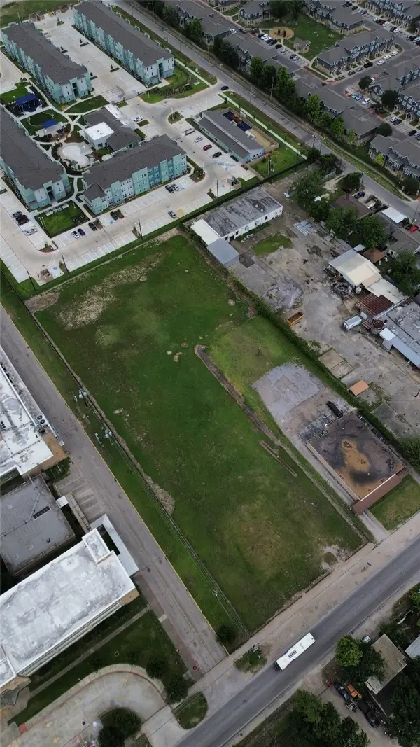 411 Berry Road, Houston, TX 77022