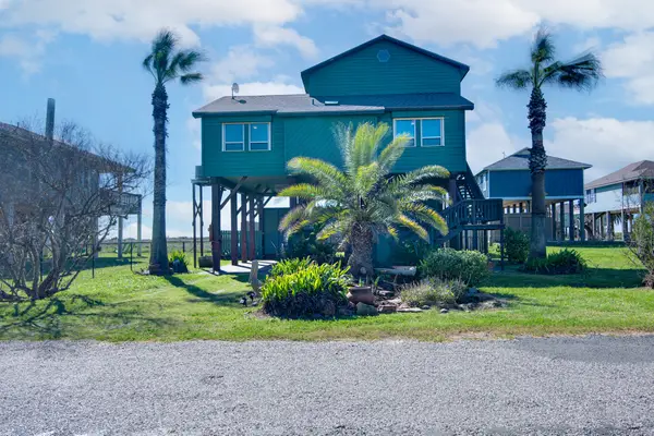 140 Ocean View Drive, Crystal Beach, TX 77650