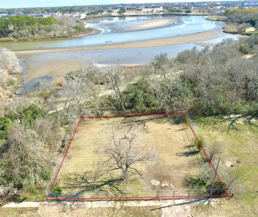 206 Avenue L, Baytown, TX 77520 - Image #2