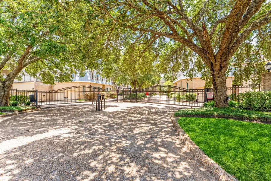 48 Bayou Pointe Drive, Houston, TX 77063 - #2