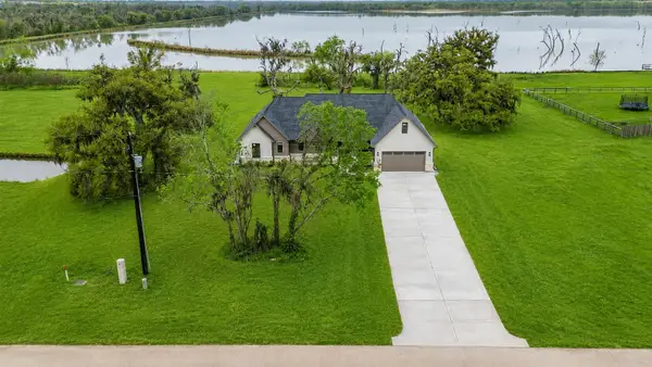 250 Pony Trail, Angleton, TX 77515
