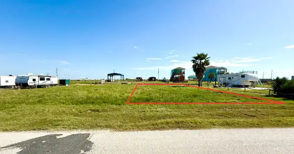 1032 Mabry Street, Gilchrist, TX 77617