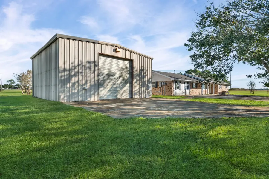 1311 Oak Street, Anahuac, TX 77514 - Image #2